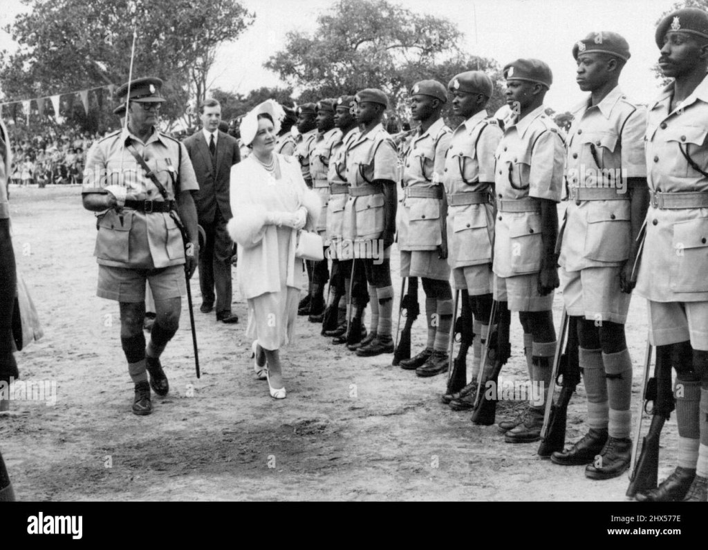 Picture of: Die Königin-Mutter in Rhodesien – Königin Elizabeth die Königin
